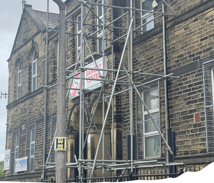 Roofing works begin at the Sangat Centre.